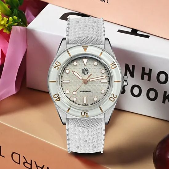 ساعة سان مارتن النسائية كوارتز - مراجعة Guilloché Dial Watch وسعره