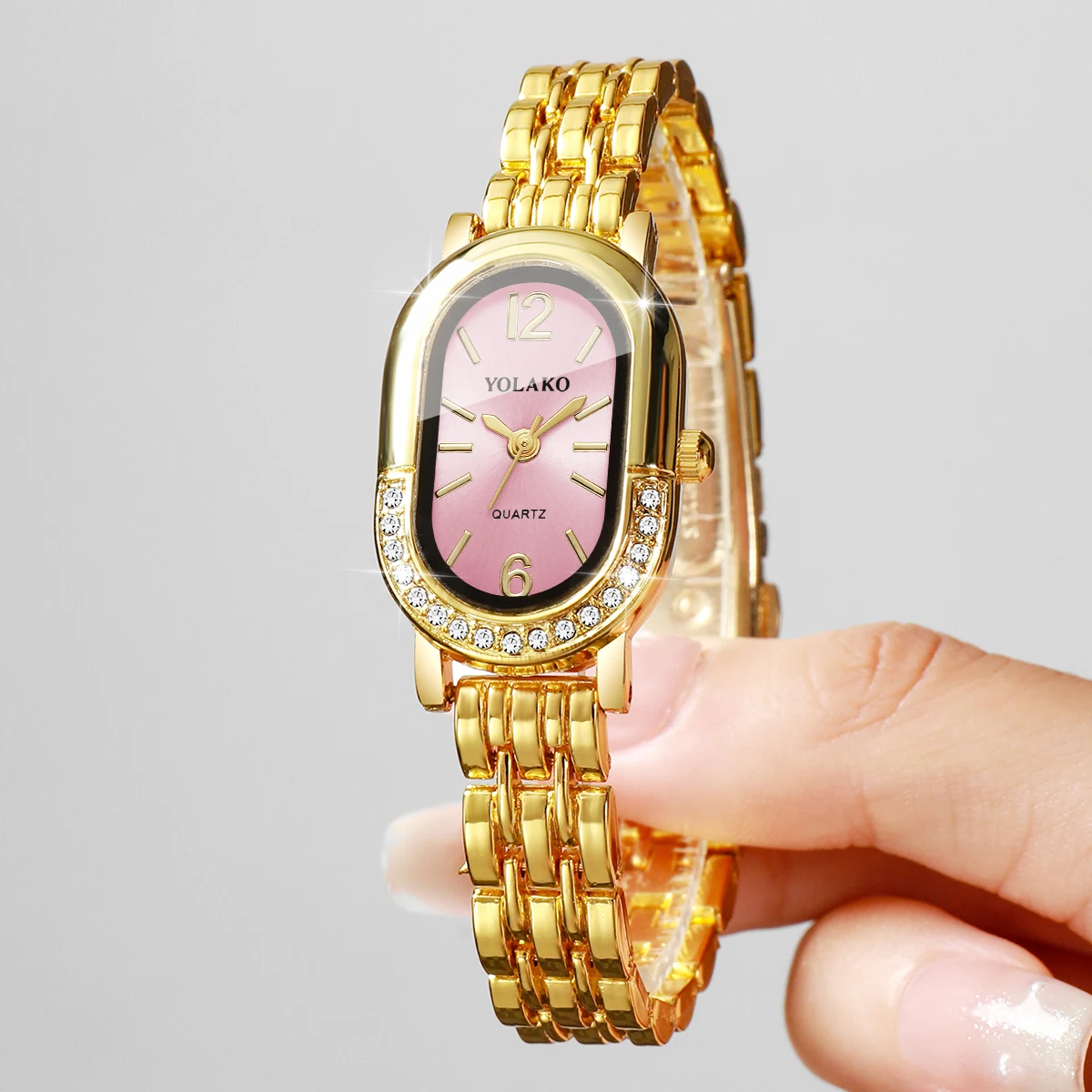ساعة كوارتز نسائية فاخرة مرصعة - مراجعة Luxury Watch Organizer وسعره