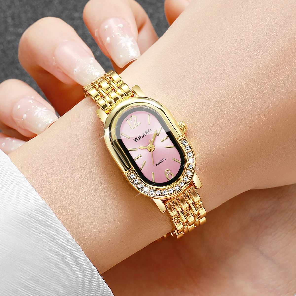ساعة كوارتز نسائية فاخرة مرصعة - مراجعة Luxury Watch Organizer وسعره