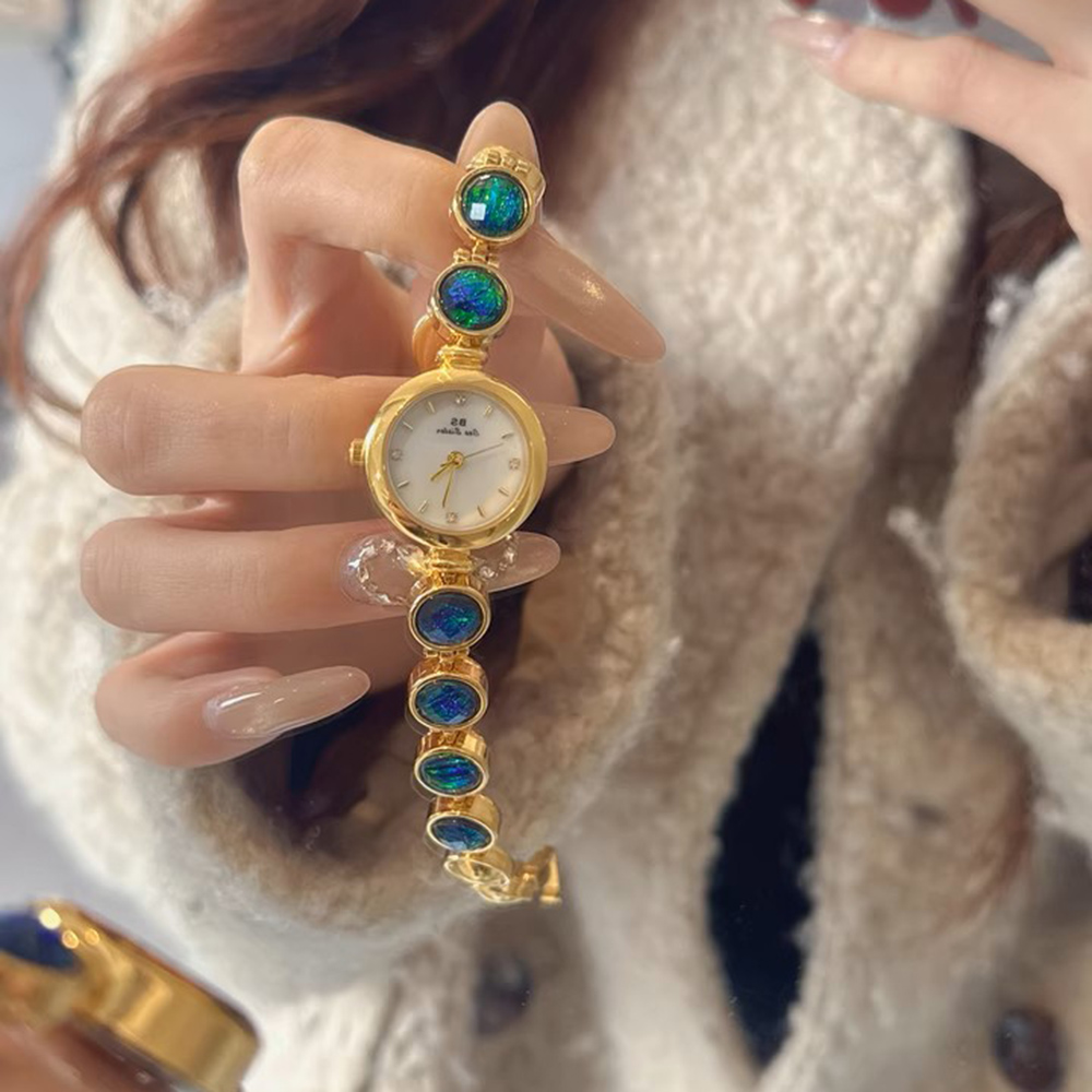 ساعات نسائية فاخرة سوار اليشم  - مراجعة Luxury Watch Green Dial وسعره