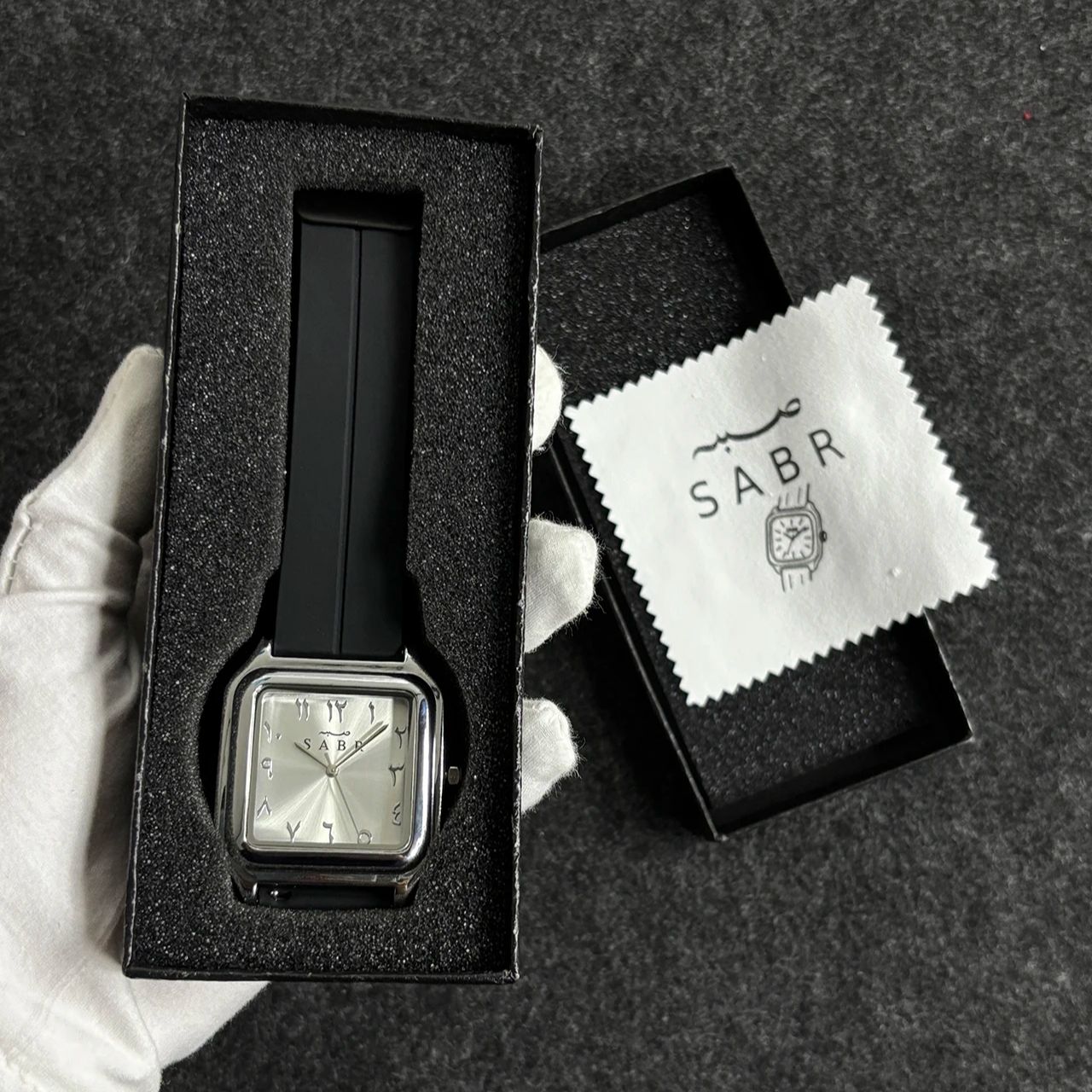 ساعة SABR بأرقام عربية للرجال  - مراجعة Luxury Watch Arabic وسعره