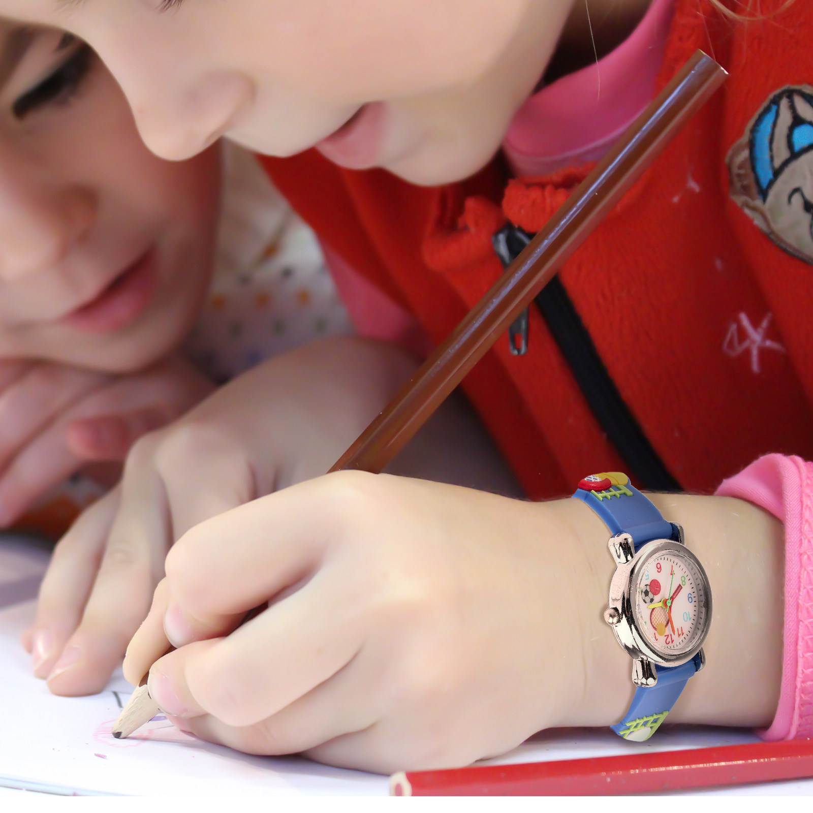 ساعة يد كوارتز للأطفال بتصميم  - مراجعة Luxury Watch Kids وسعره